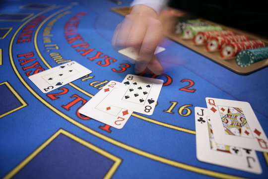 畅享欧陆娱乐棋牌对战app：线上赌场的全新体验